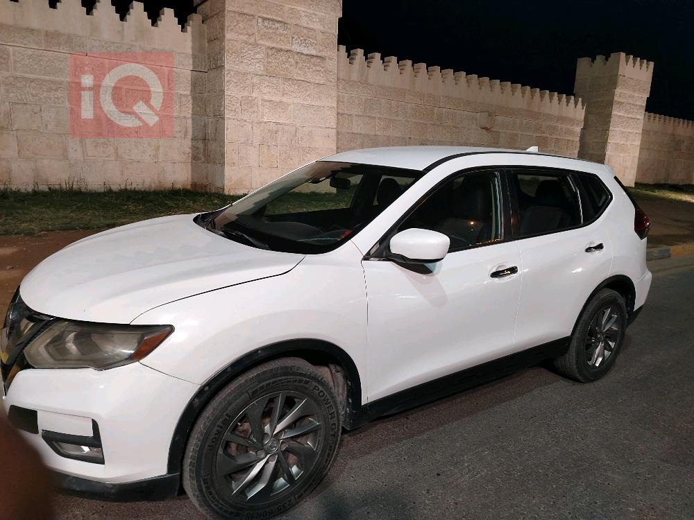 نيسان روج
